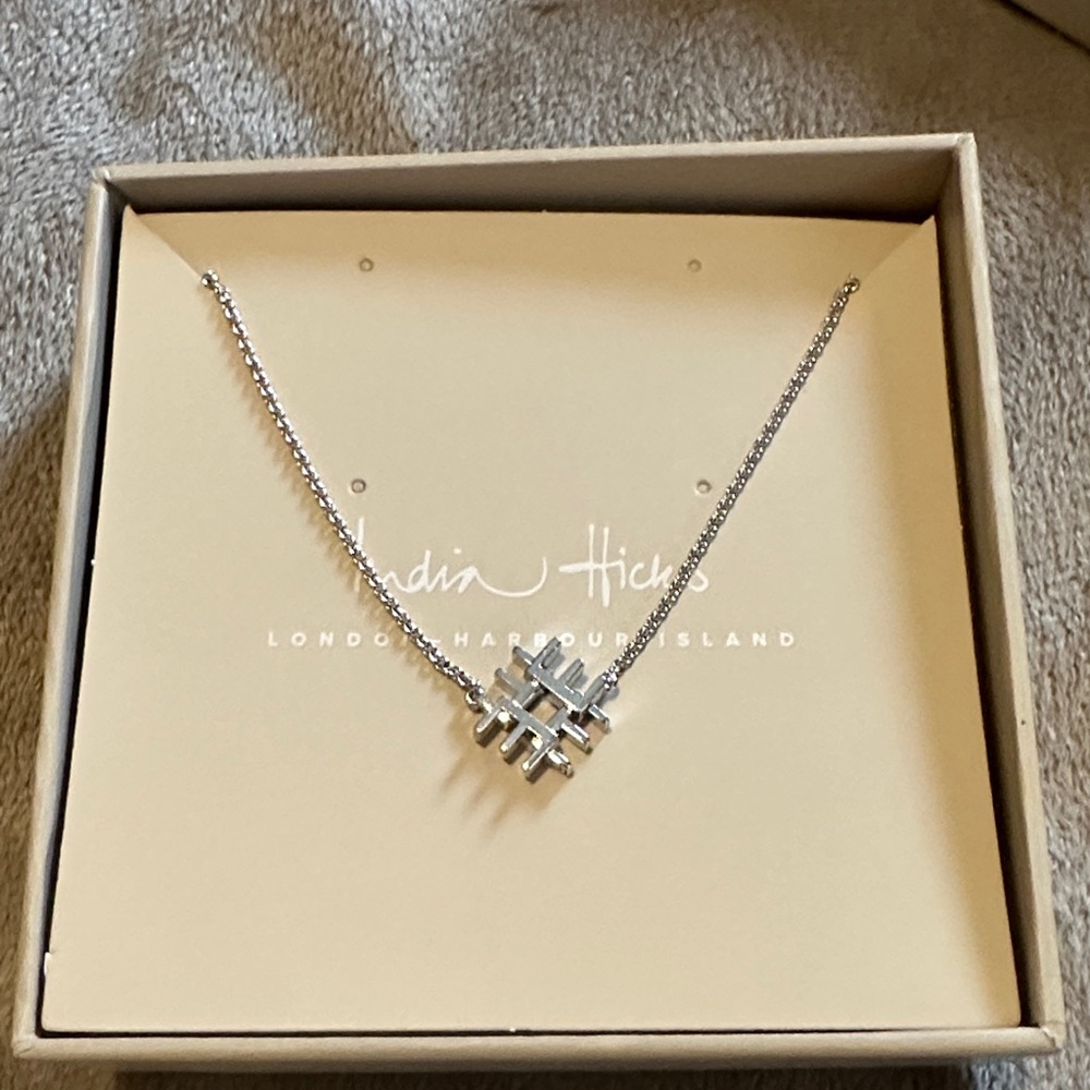 Discontinued India Hicks Legacy Letter Necklace Sterling Silver "E" - Picture 2 of 5
